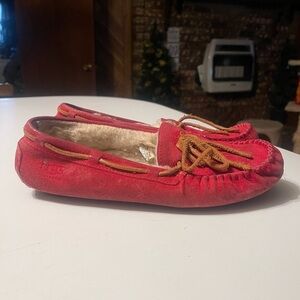 UGG Women’s Size 8 Red Suede Dakota Moccasin Slippers Flawed